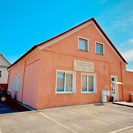 Apartman Pod Hradem Horsovsky Tyn Exterior foto