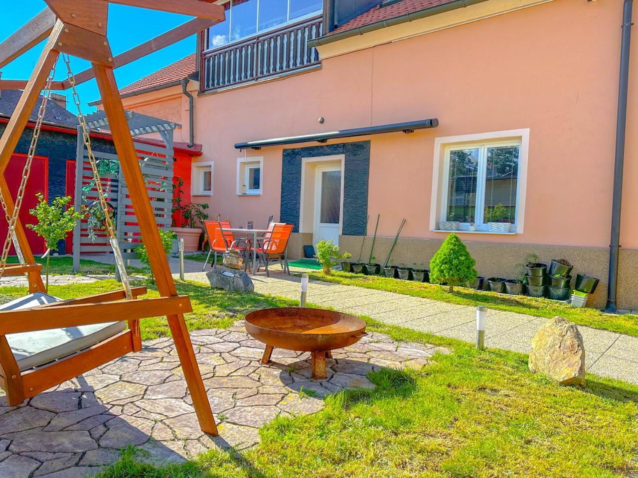 Apartman Pod Hradem Horsovsky Tyn Exterior foto